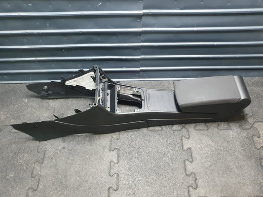 Consola centrala Volkswagen Passat (3C5) Variant 2.0 TDI BMP 2007