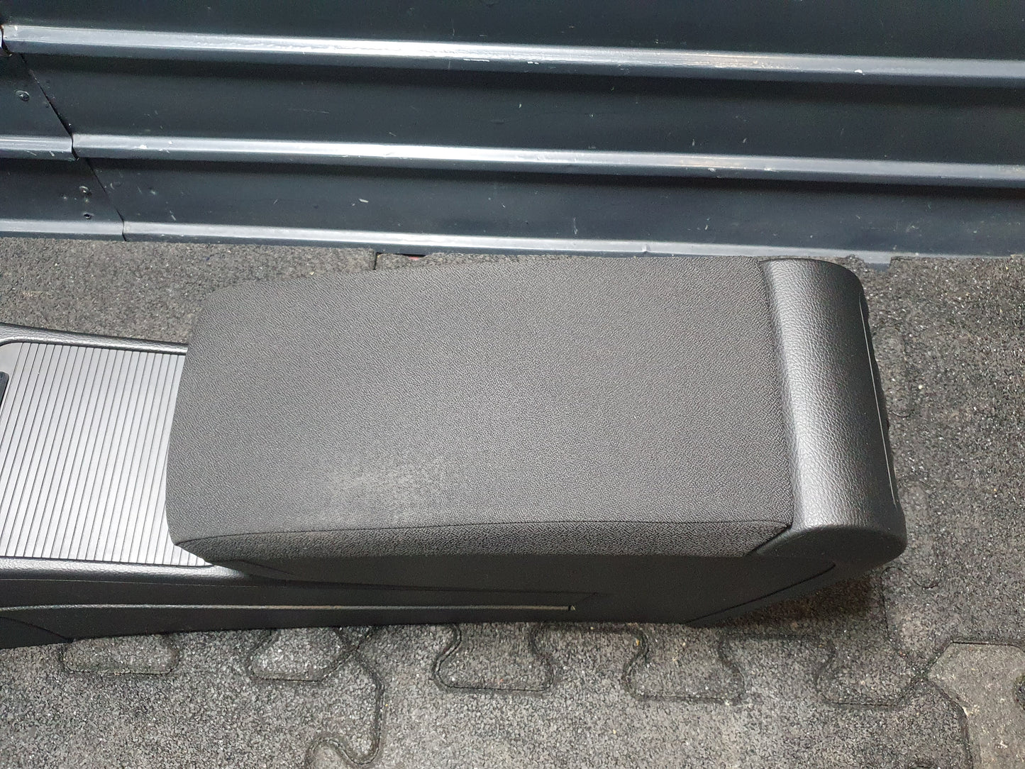 Consola centrala Volkswagen Passat (3C5) Variant 2.0 TDI BMP 2007