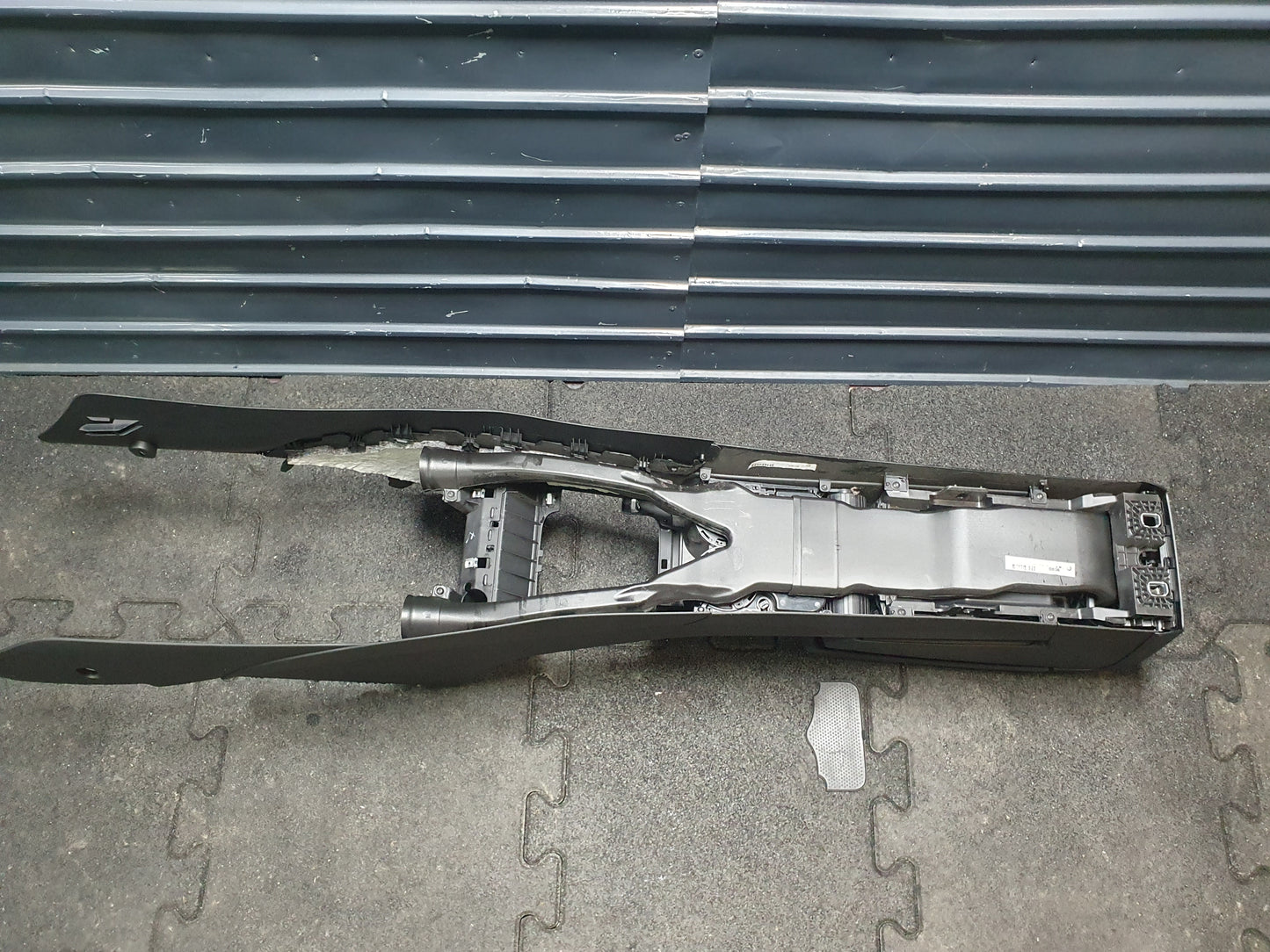 Consola centrala Volkswagen Passat (3C5) Variant 2.0 TDI BMP 2007