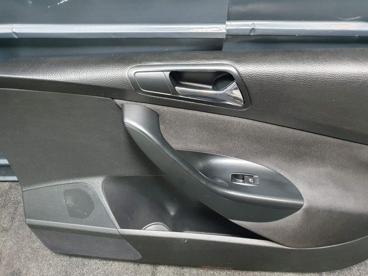 Panou usa dreapta fata Volkswagen Passat (3C5) Variant 2.0 TDI BMP 2007