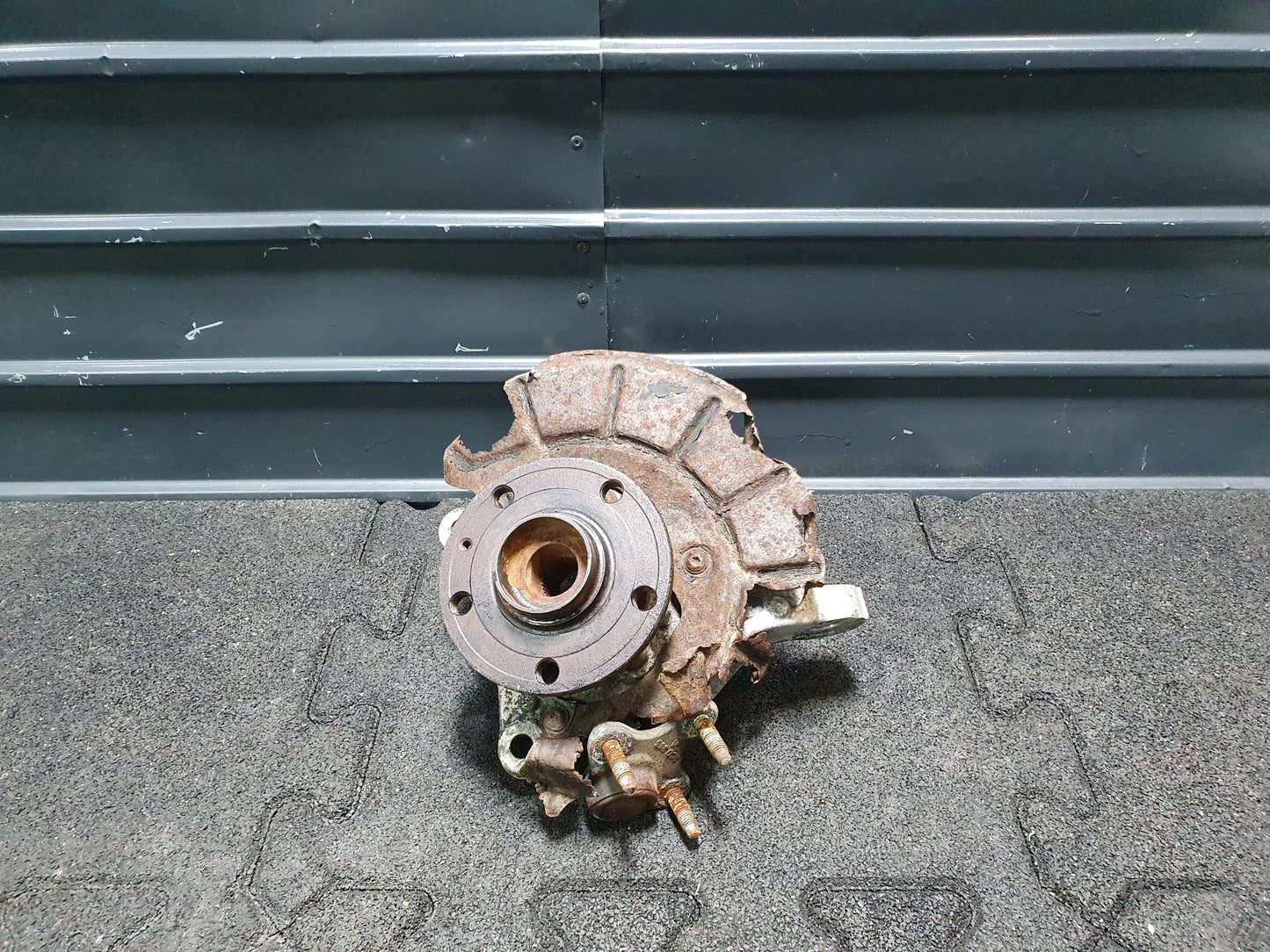 Fuzeta stanga fata Volkswagen Passat B6 (3C5) Variant 2.0 TDI CBAB 2009