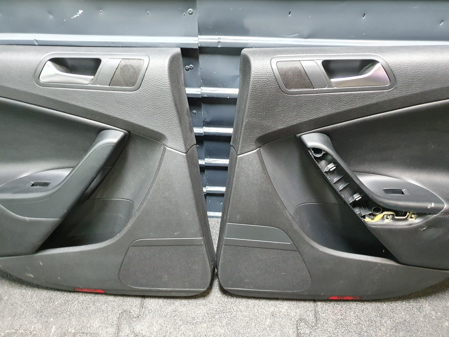 Panouri usi spate piele Volkswagen Passat B6 (3C5) Variant 2.0 TDI BMR 2006