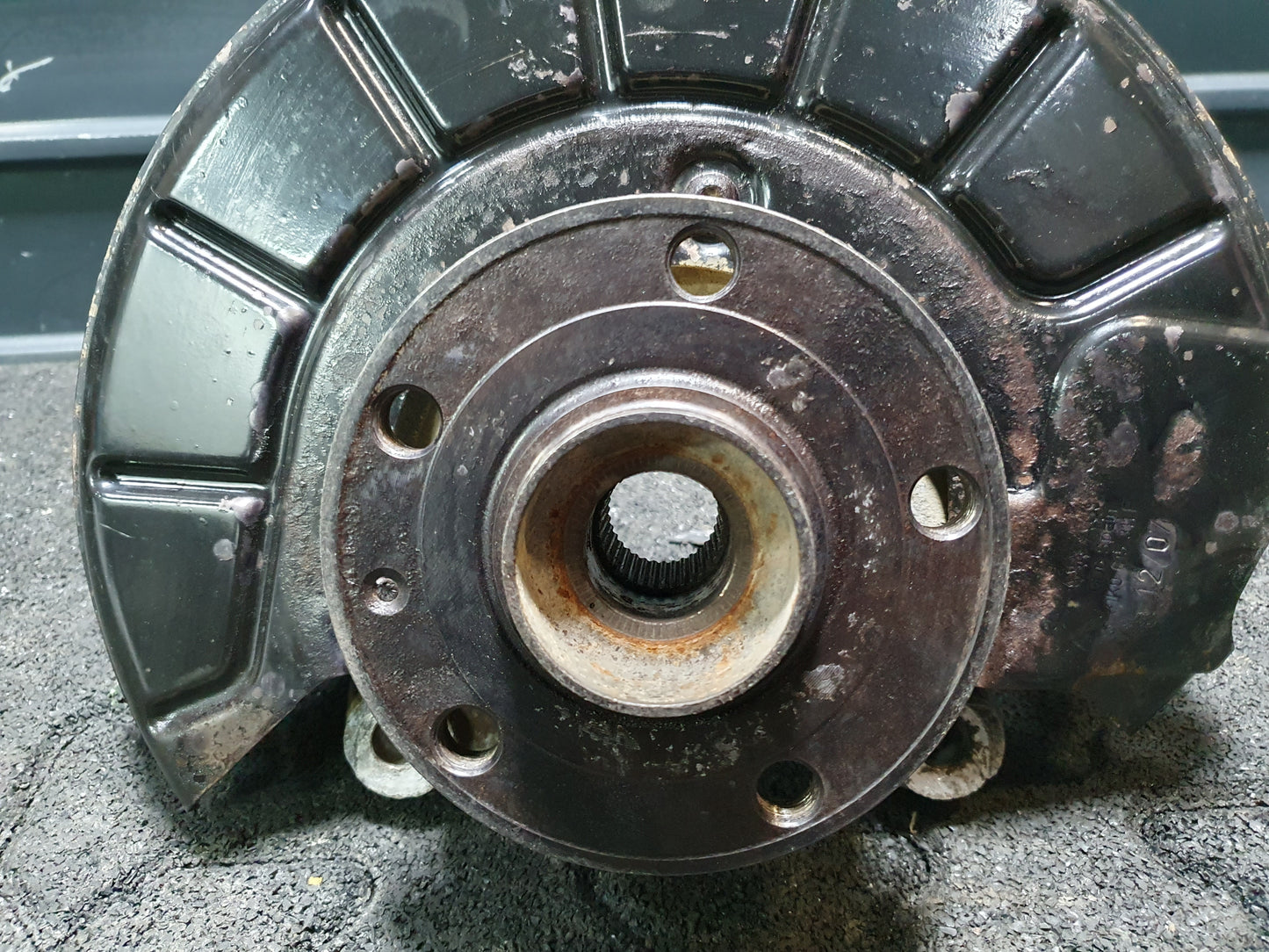 Fuzeta stanga fata Volkswagen Passat (3C5) Variant 2.0 TDI BMP 2007