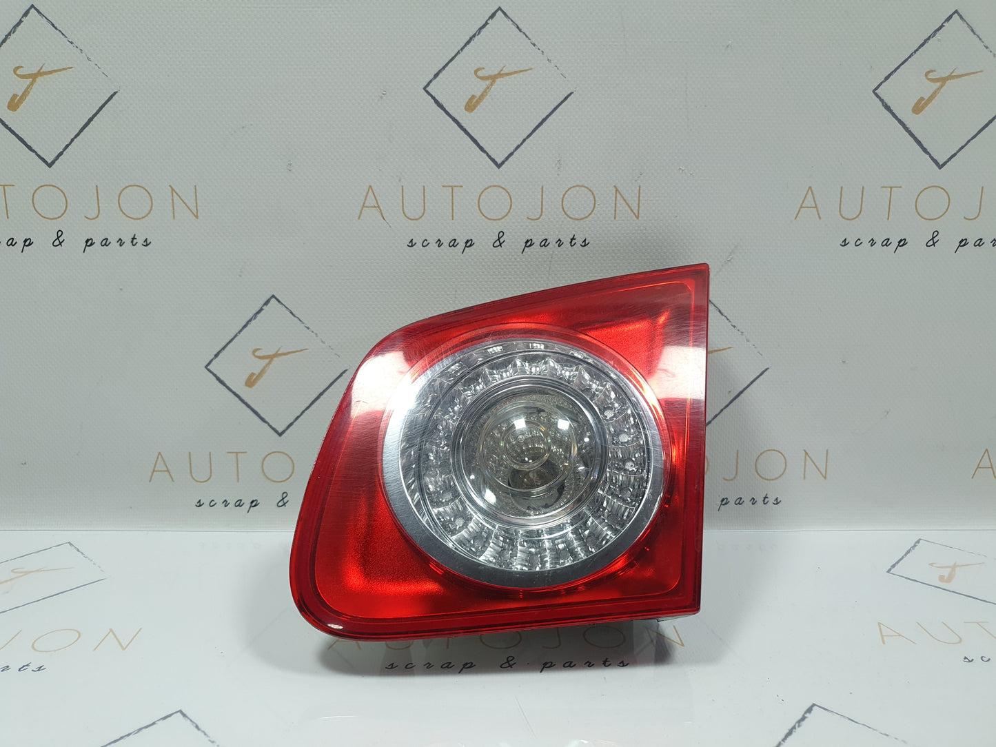 Lampa stop haion dreapta Volkswagen Jetta (1K2) Berlina 1.6 TDI CAYC 2010