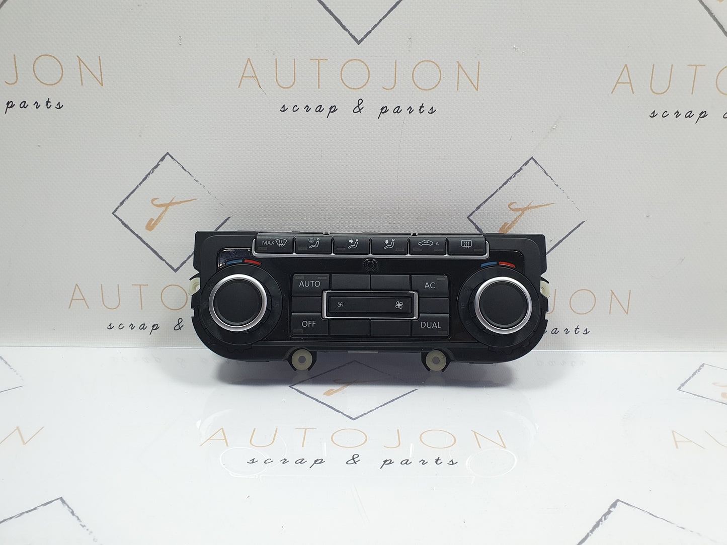 Panou climatronic Volkswagen Jetta (1K2) Berlina 1.6 TDI CAYC 2010