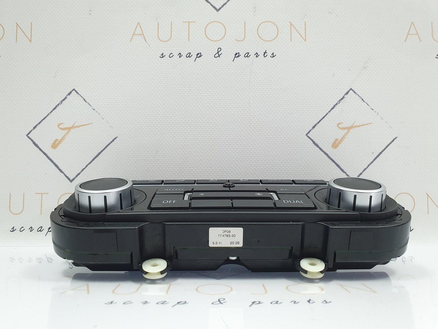 Panou climatronic Volkswagen Jetta (1K2) Berlina 1.6 TDI CAYC 2010