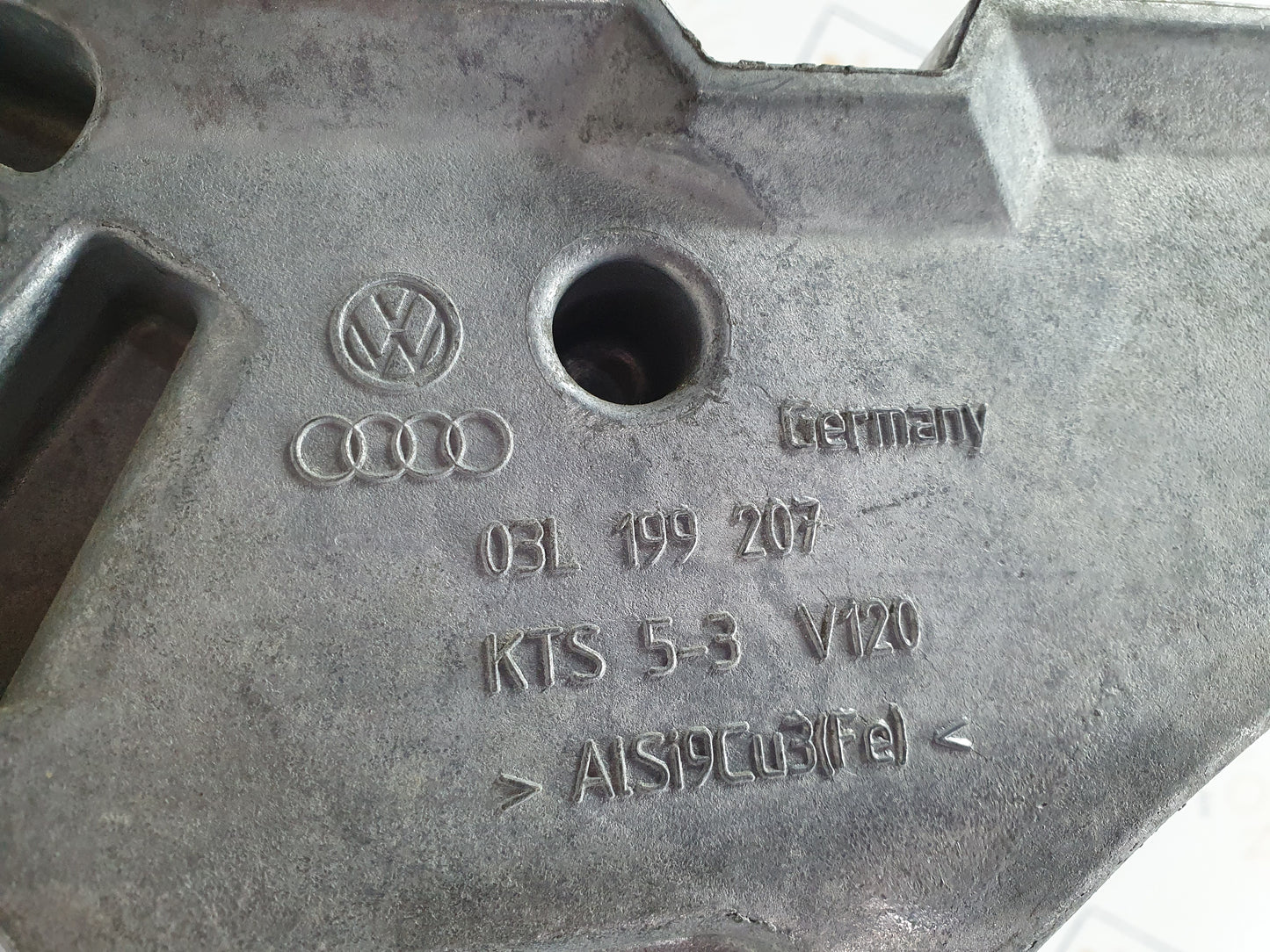 Suport motor Volkswagen Jetta (1K2) Berlina 1.6 TDI CAYC 2010