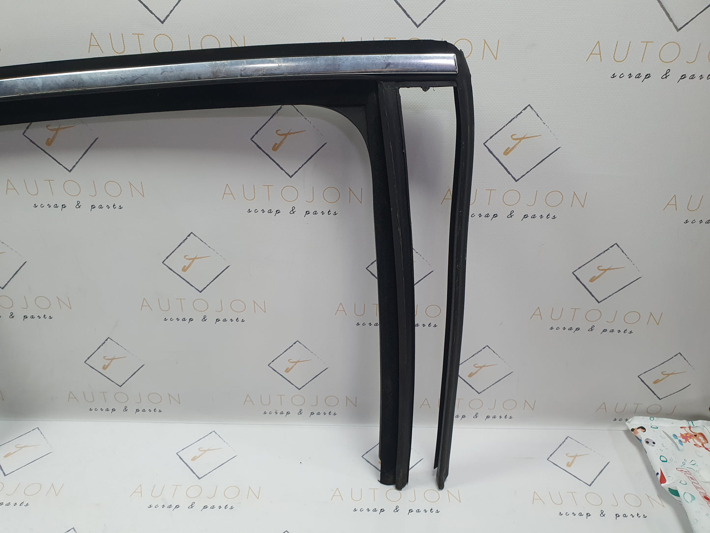 Geam fix dreapta spate cu rama Volkswagen Jetta (1K2) Berlina 1.6 TDI CAYC 2010