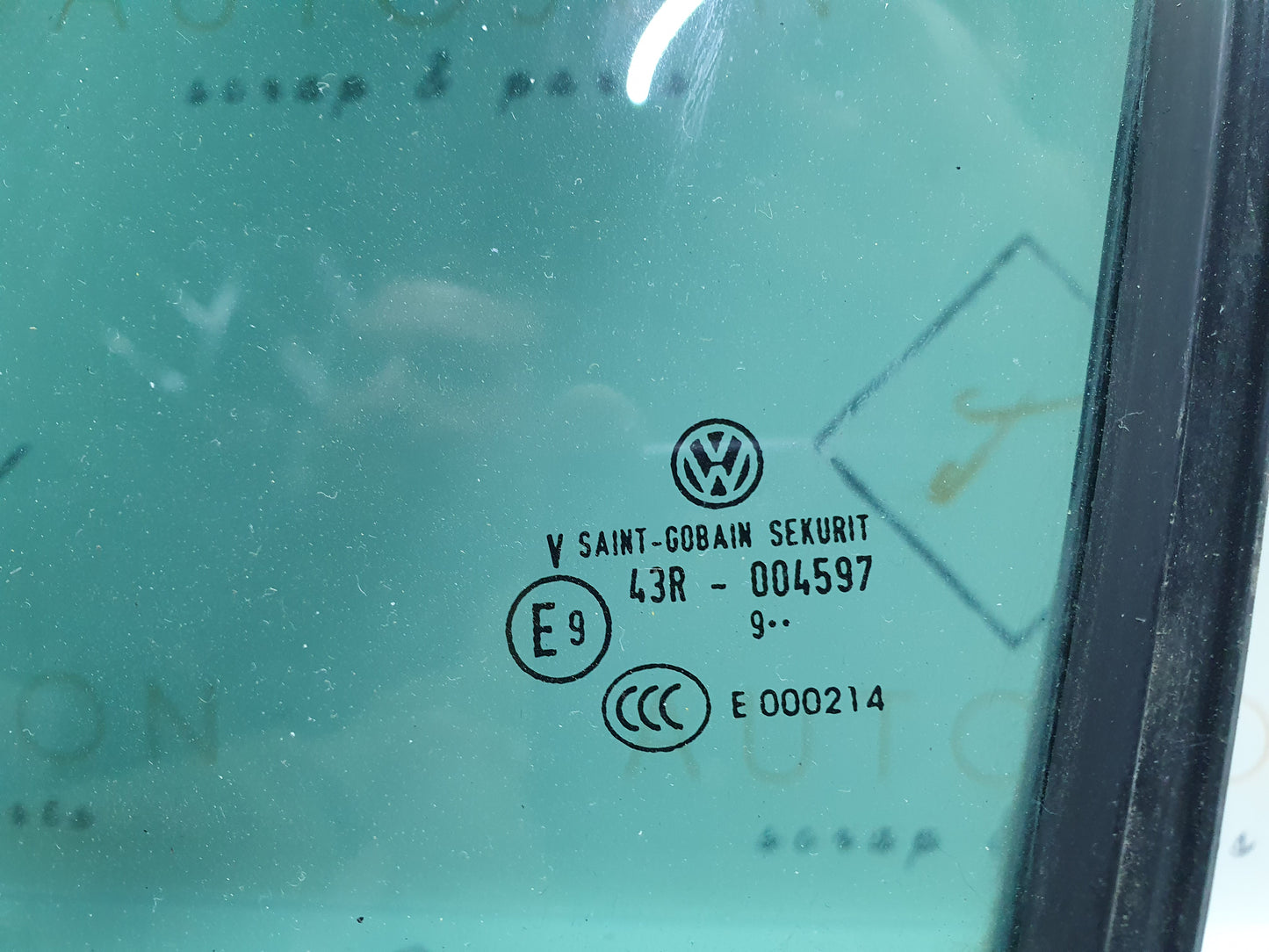 Geam fix dreapta spate cu rama Volkswagen Jetta (1K2) Berlina 1.6 TDI CAYC 2010