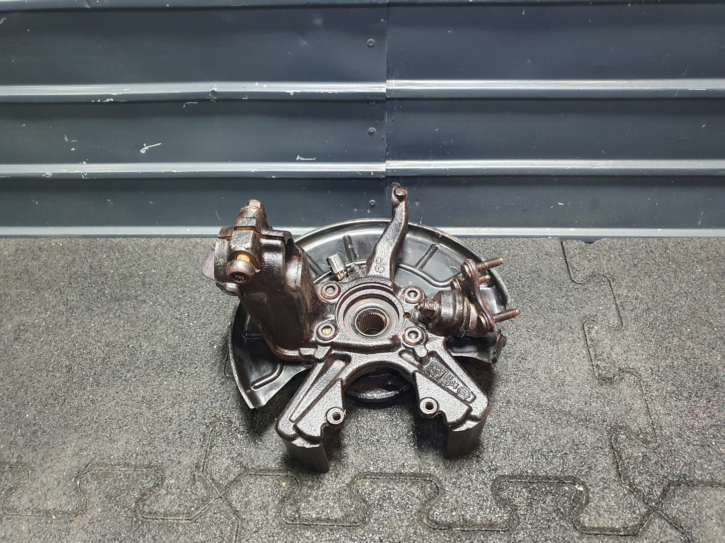 Fuzeta dreapta fata Volkswagen Jetta (1K2) Berlina 1.6 TDI CAYC 2010