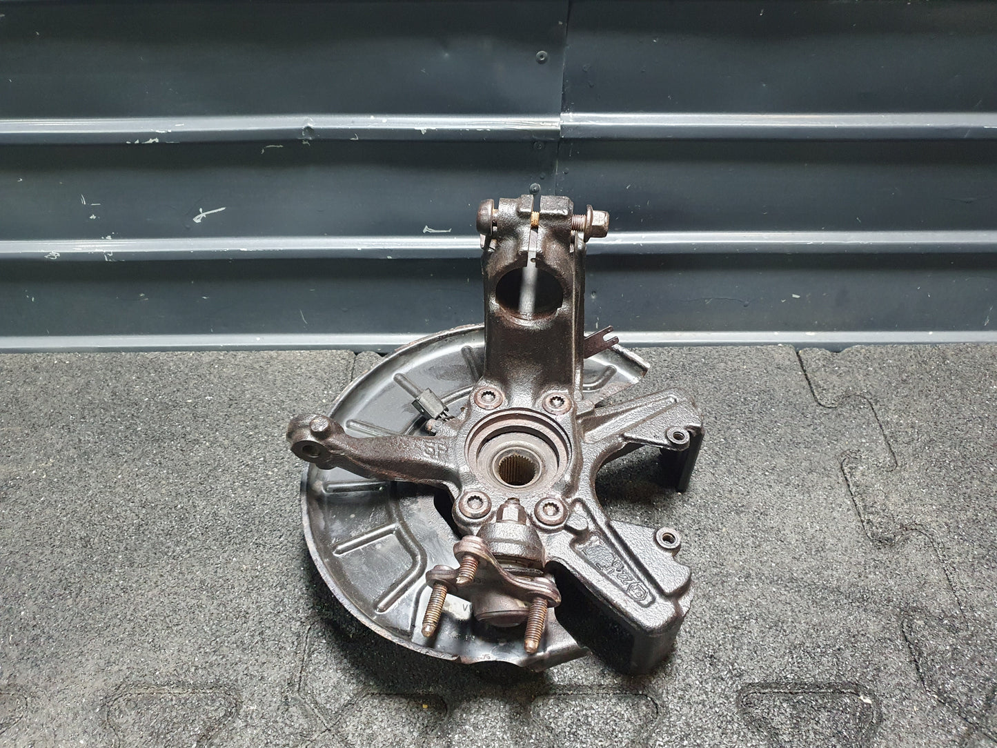 Fuzeta stanga fata Volkswagen Jetta (1K2) Berlina 1.6 TDI CAYC 2010