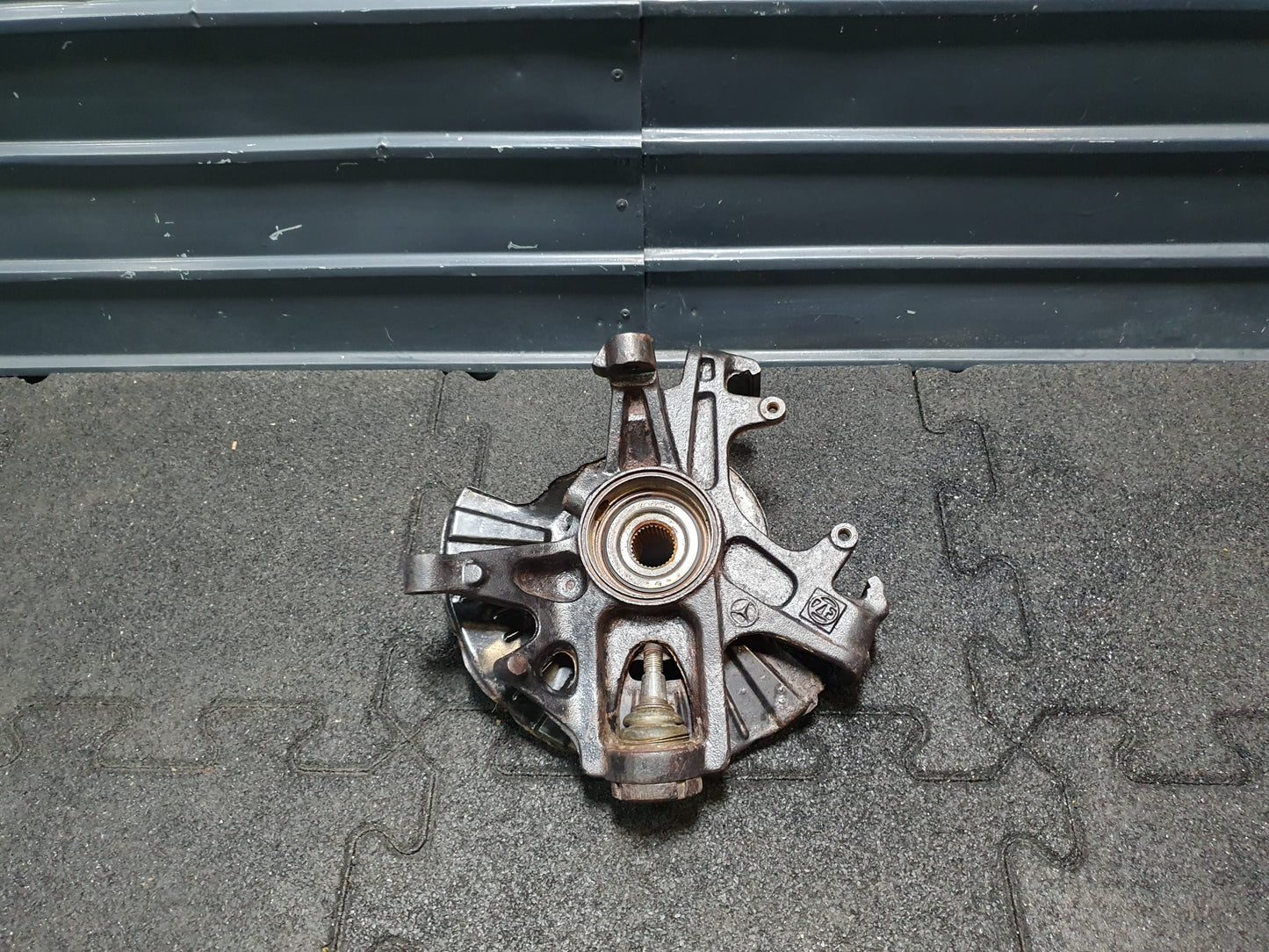 Fuzeta stanga spate Mercedes ML (W163) 270 CDI OM612 2001