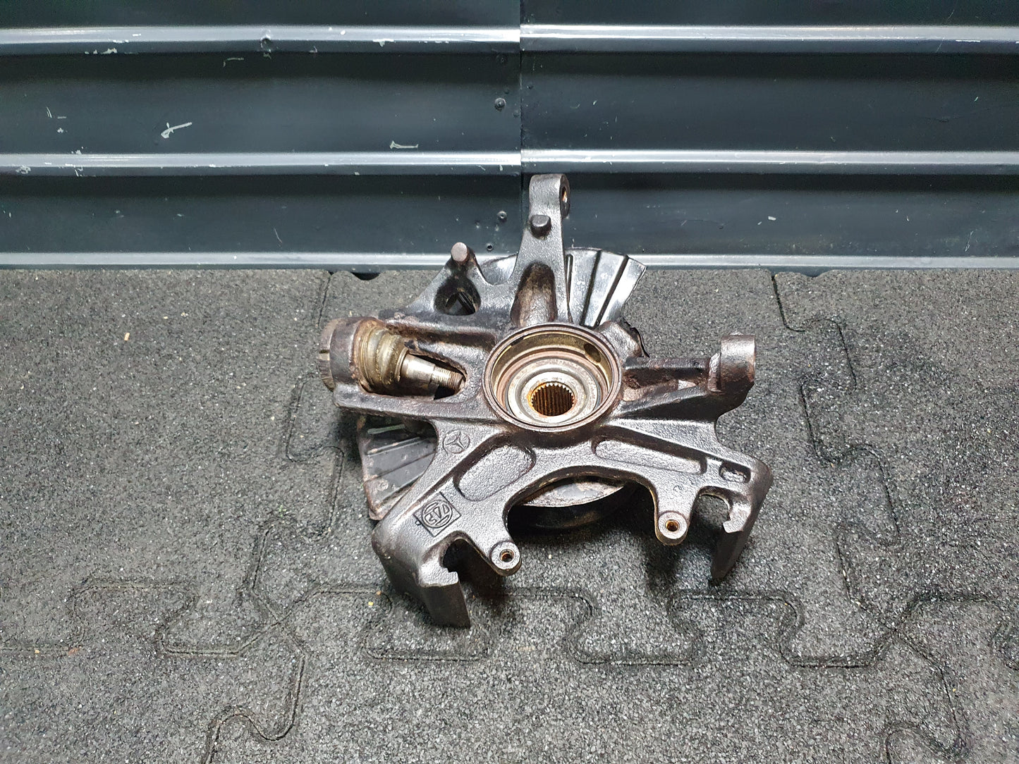 Fuzeta stanga spate Mercedes ML (W163) 270 CDI OM612 2001