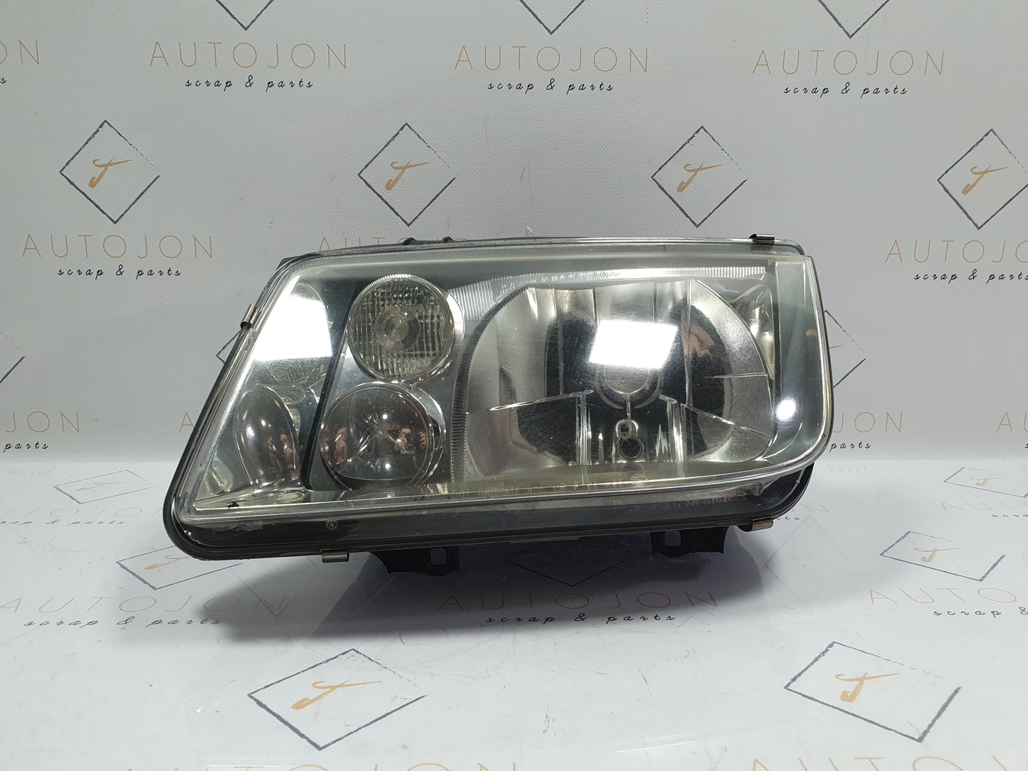 Far stanga Volkswagen Bora (1J2) Sedan 1.9 TDI ATD 2002