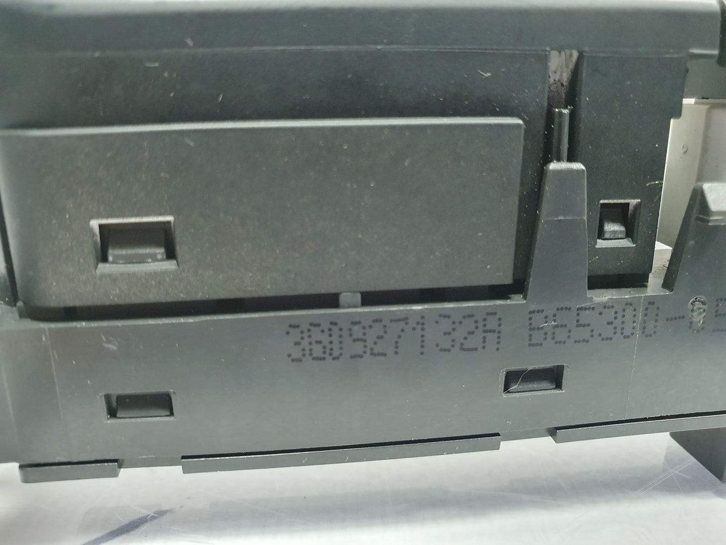 Consola butoane avarii senzori parcare Volkswagen Passat B8 (3G5) Variant 2.0 TDI CRLB DSG 2015