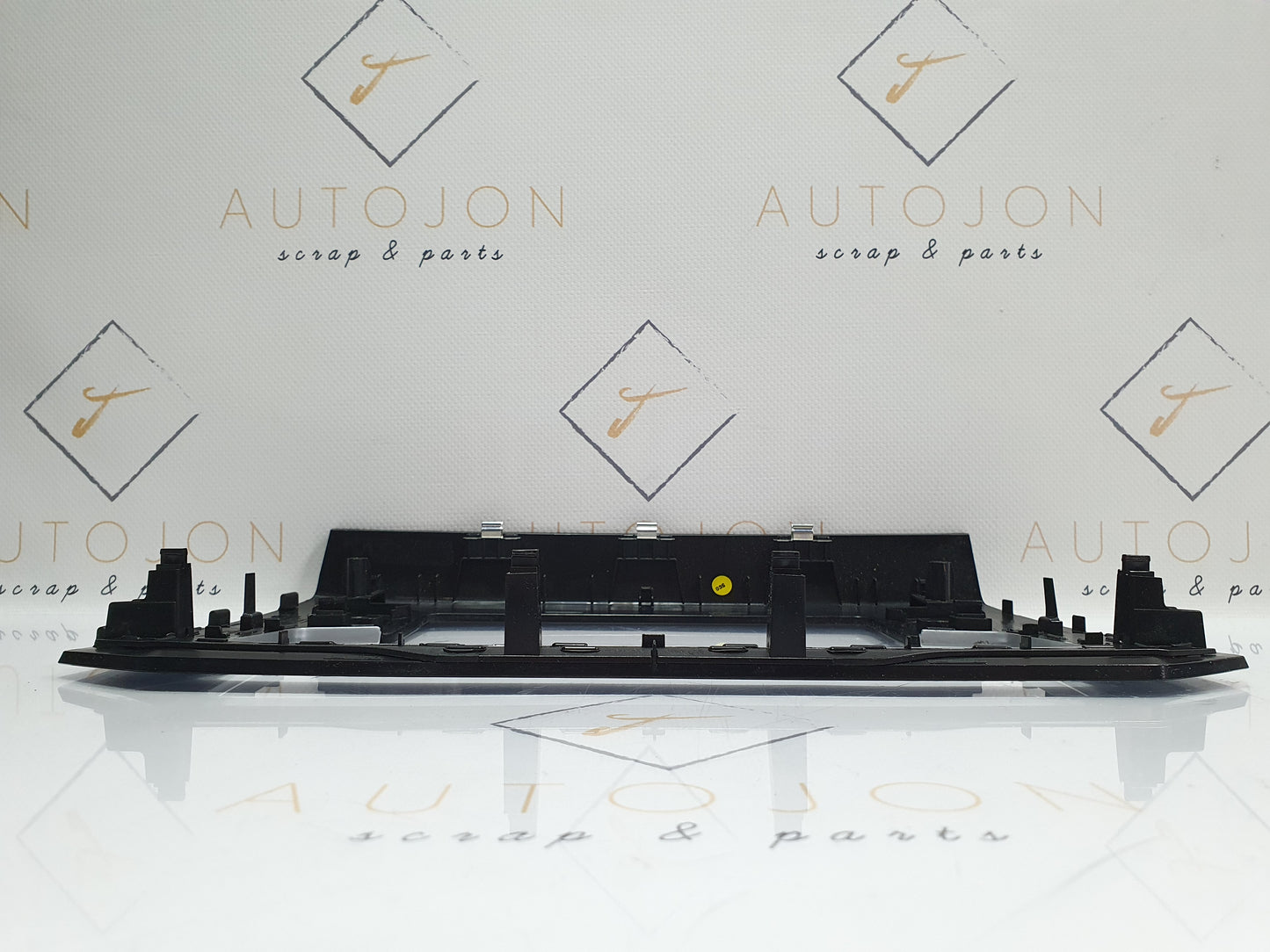 Ornament rama navigatie bord Volkswagen Passat B8 (3G5) Variant 2.0 TDI CRLB DSG 2015