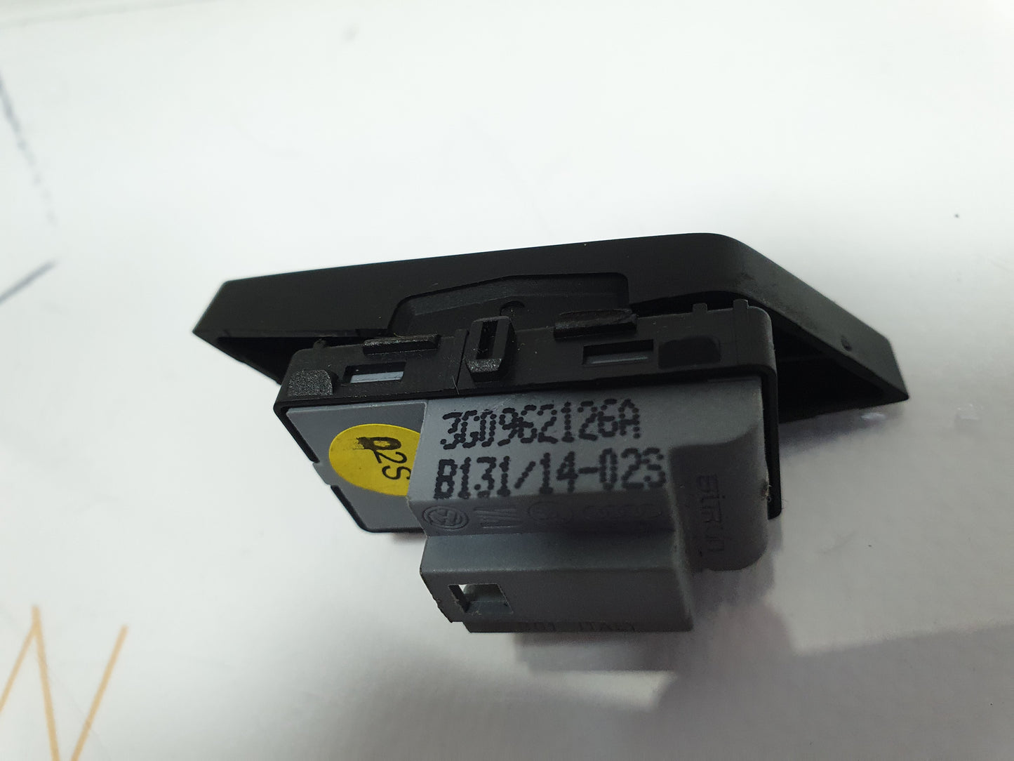 Buton blocare usi Volkswagen Passat B8 (3G5) Variant 2.0 TDI CRLB DSG 2015