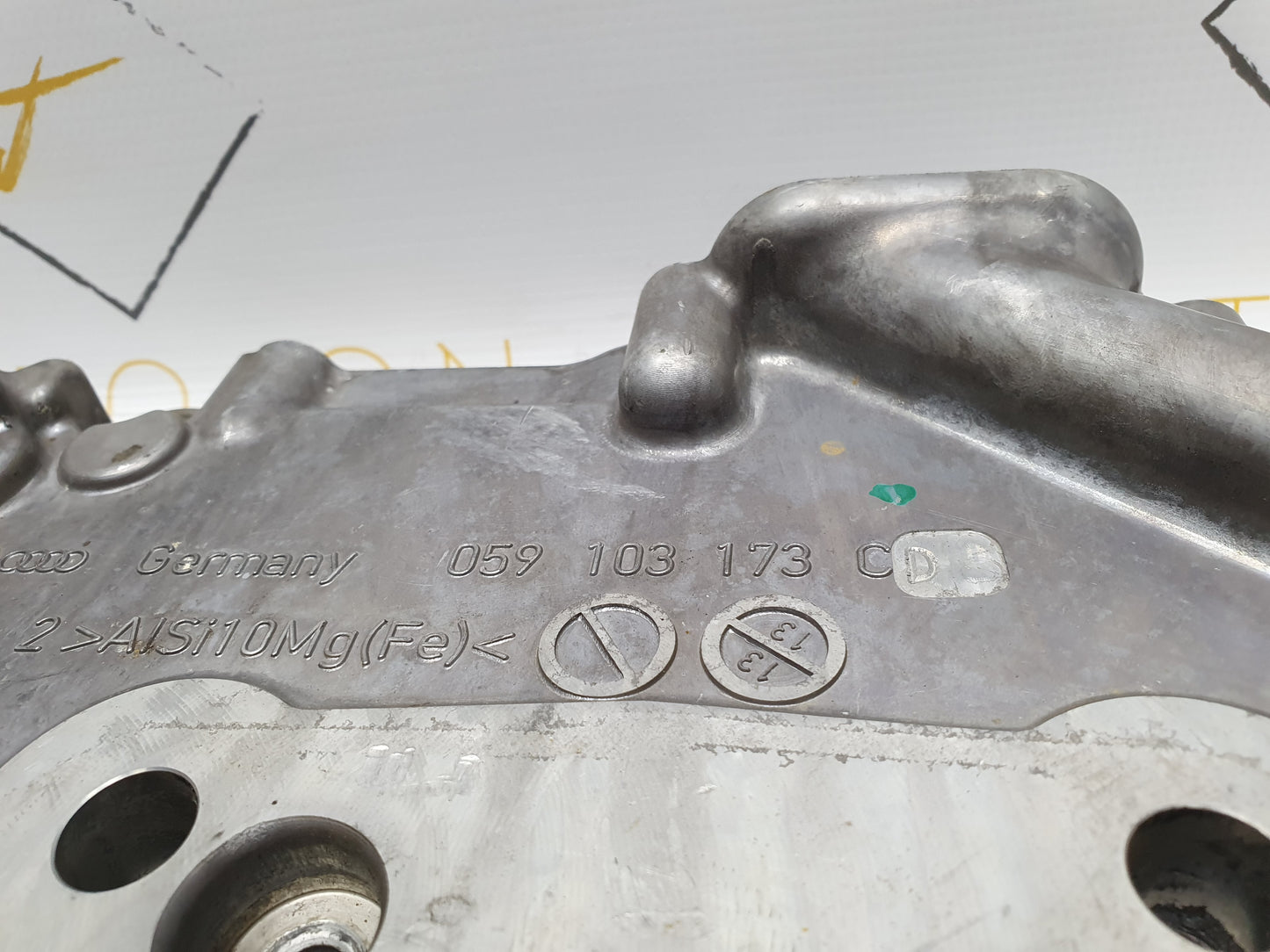 Capac vibrochen AUDI A6 IV Avant (4G5, C7, 4GD) [ 2011 - 2018 ] OEM 059103173C / 059 103 173 C