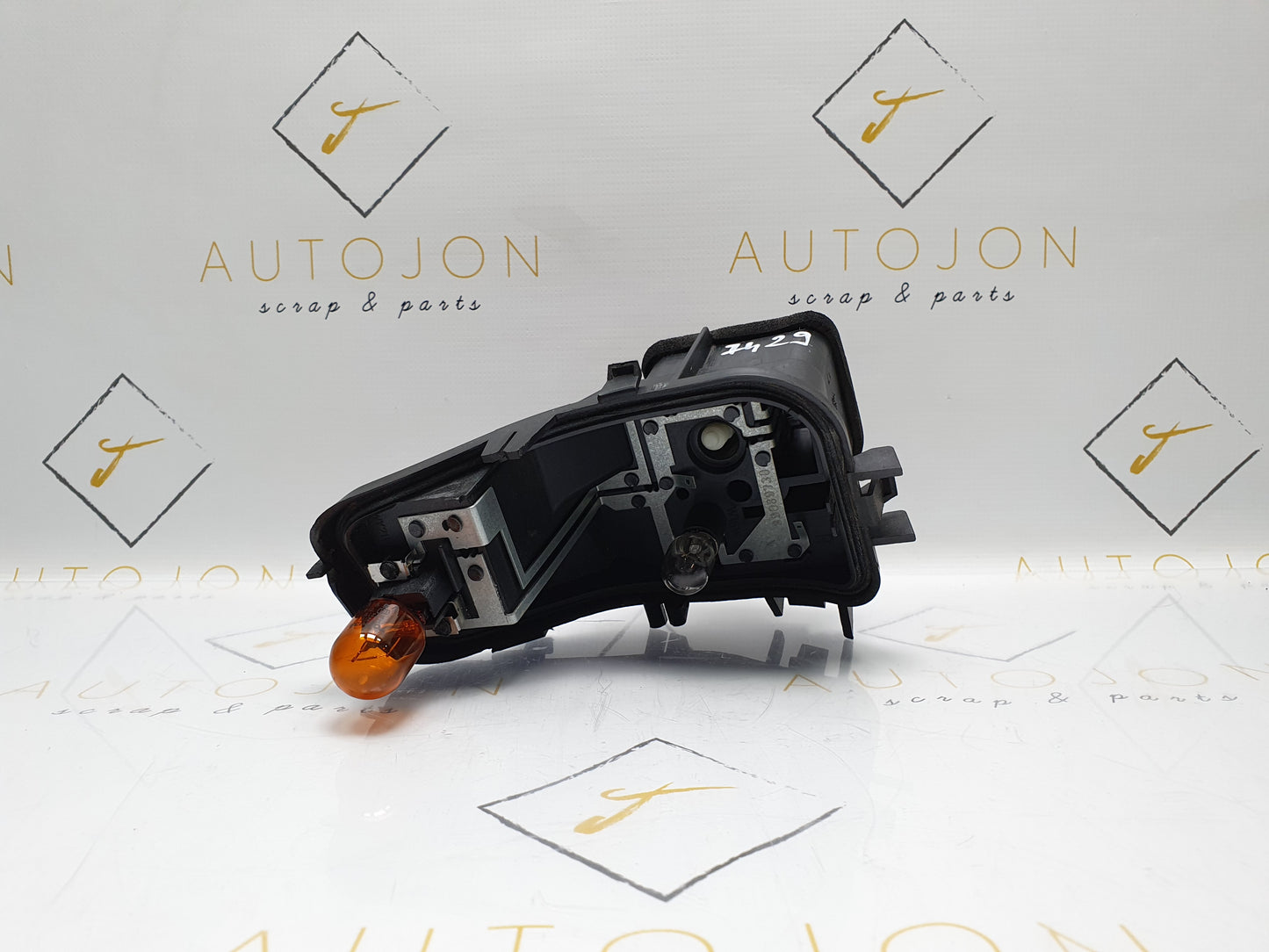 Soclu lampa stop aripa dreapta VOLKSWAGEN GOLF VI (5K1) [ 2008 - 2013 ] OEM 5K0945258 / 5K0 945 258