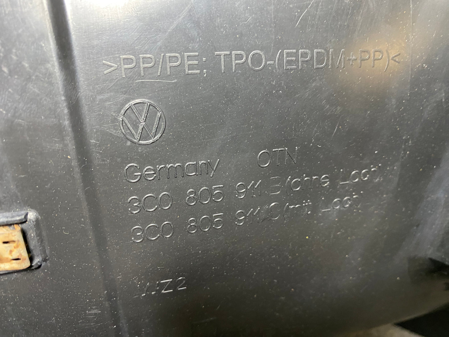 Carenaj mic roata stanga fata Volkswagen Passat (3C5) Variant 2.0 TDI BMP 2007