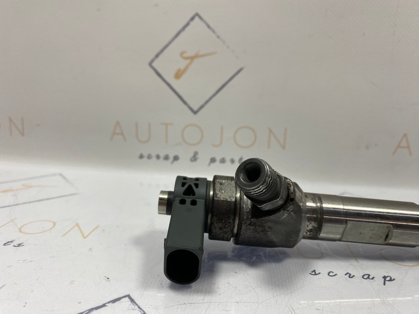 Injector Volkswagen Passat B8 (3G5) Variant 2.0 TDI CRLB DSG 2015