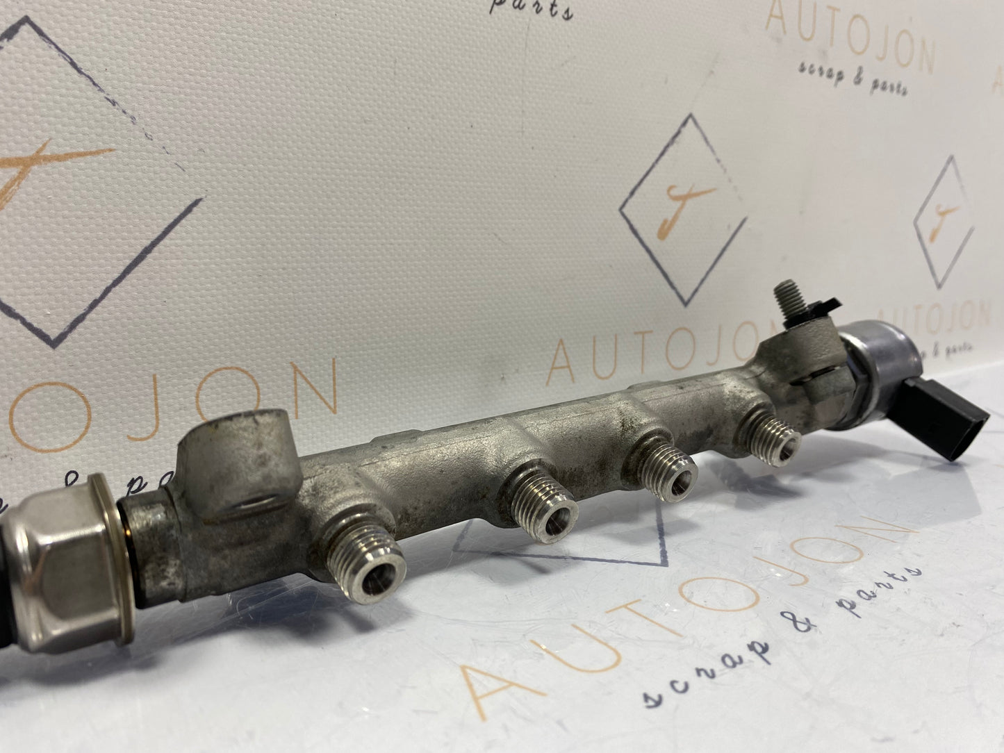 Rampa injectoare Volkswagen Passat B8 (3G5) Variant 2.0 TDI CRLB DSG 2015