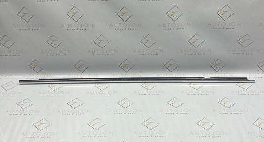 Perie cromata geam dreapta fata Volkswagen Passat B8 (3G5) Variant 2.0 TDI CRLB DSG 2015