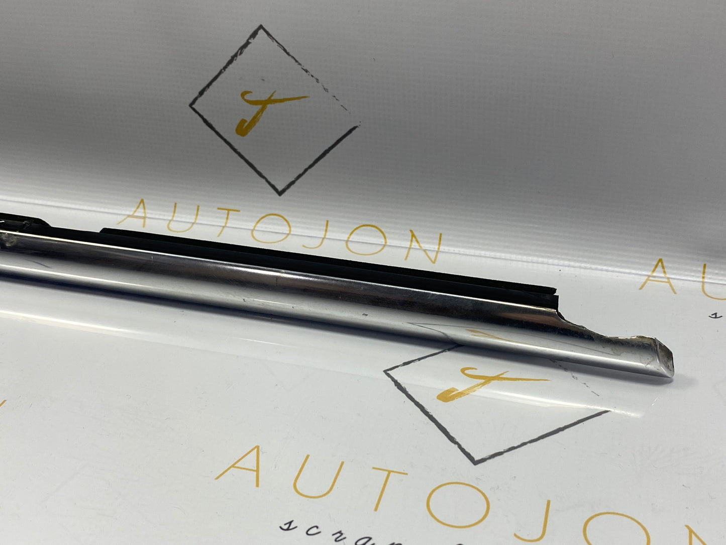 Perie cromata geam dreapta fata Volkswagen Passat B8 (3G5) Variant 2.0 TDI CRLB DSG 2015