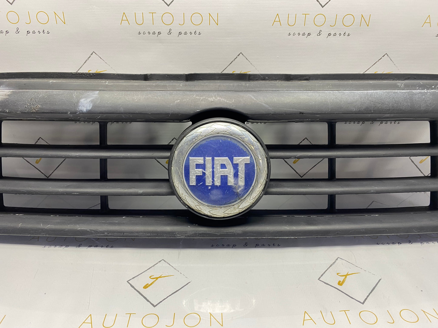 Grila centrala FIAT DUCATO Box (244) [ 2002 - NOW ] JTD (F1AE0481C) 81KW|110HP OEM 132915801