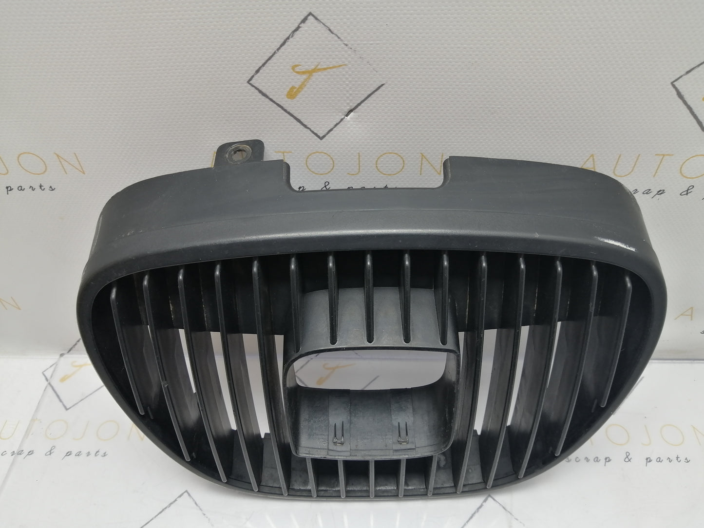 Grila centrala bara fata Seat Ibiza (6L1) Hatchback 1.2b BME 2005