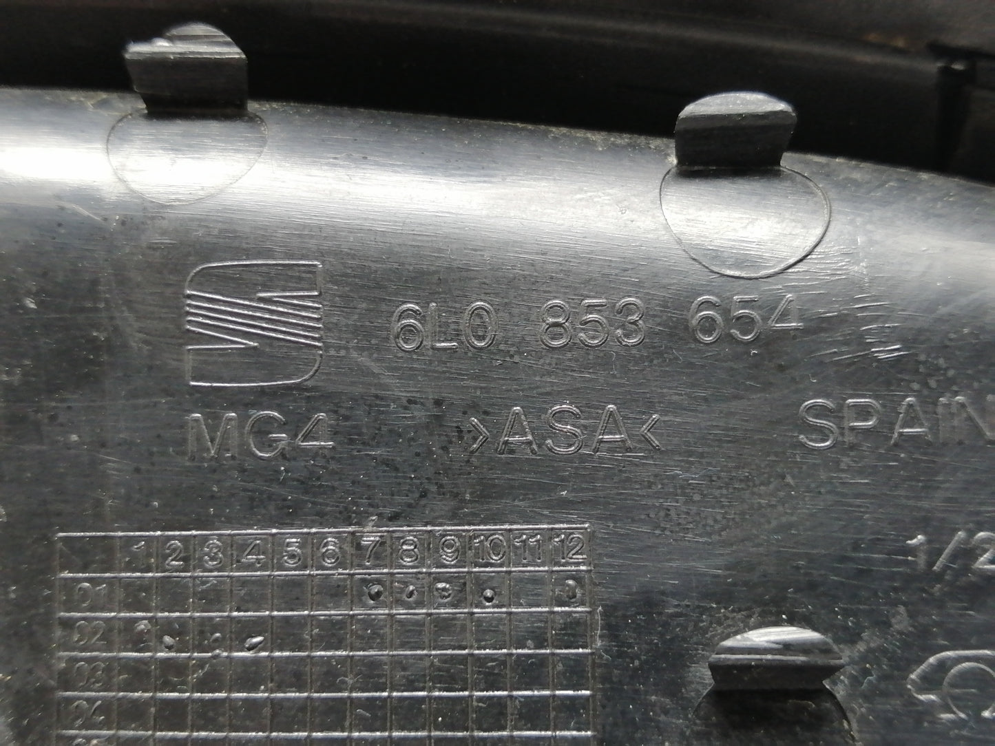 Grila centrala bara fata Seat Ibiza (6L1) Hatchback 1.2b BME 2005